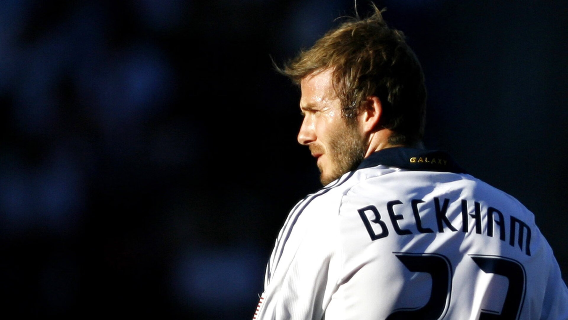 北京鸭后卫线发力带动整体进攻节奏，北京鸭队