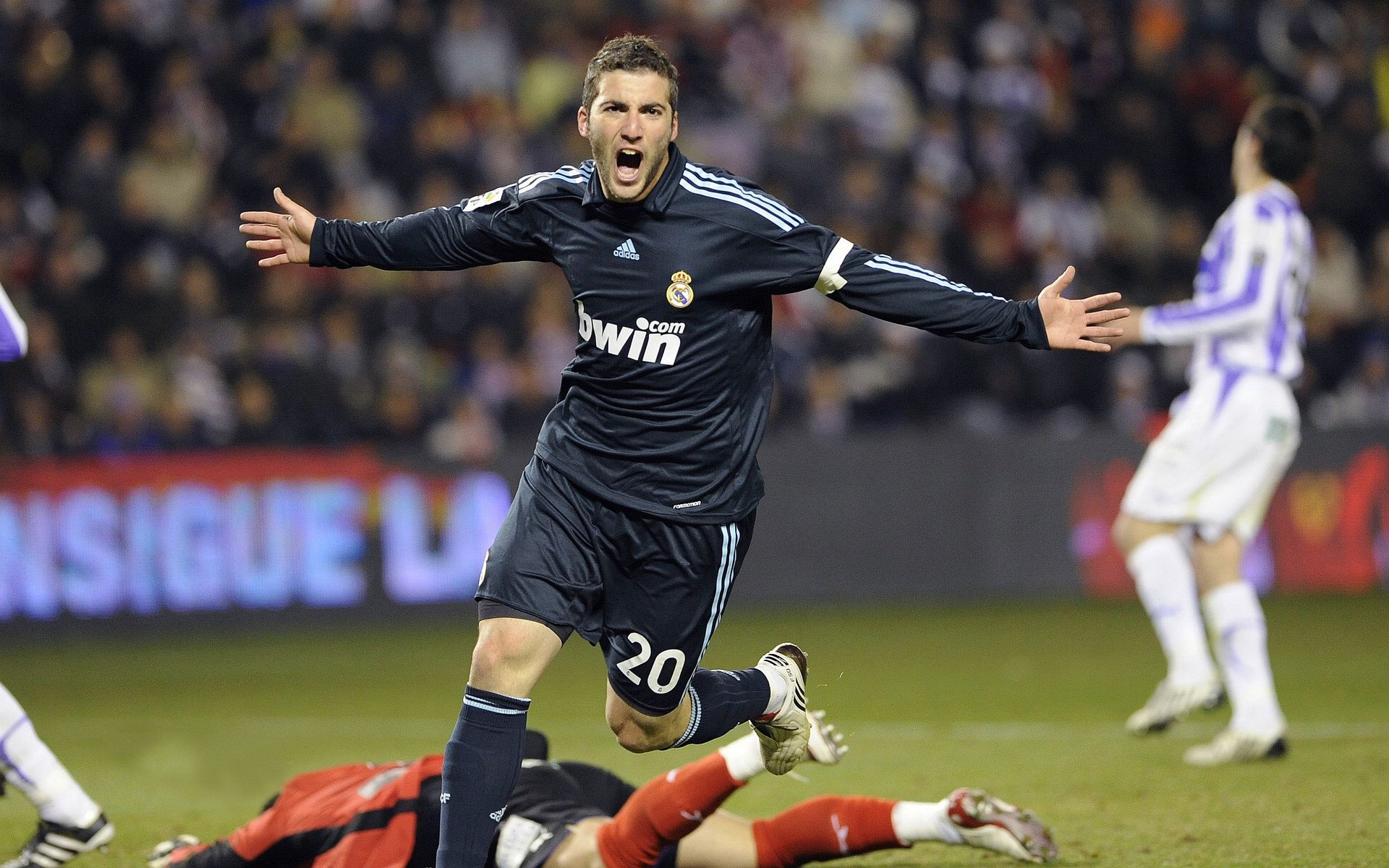 亚冠联赛国家队战平 球员心理素质成为焦点，亚冠水平